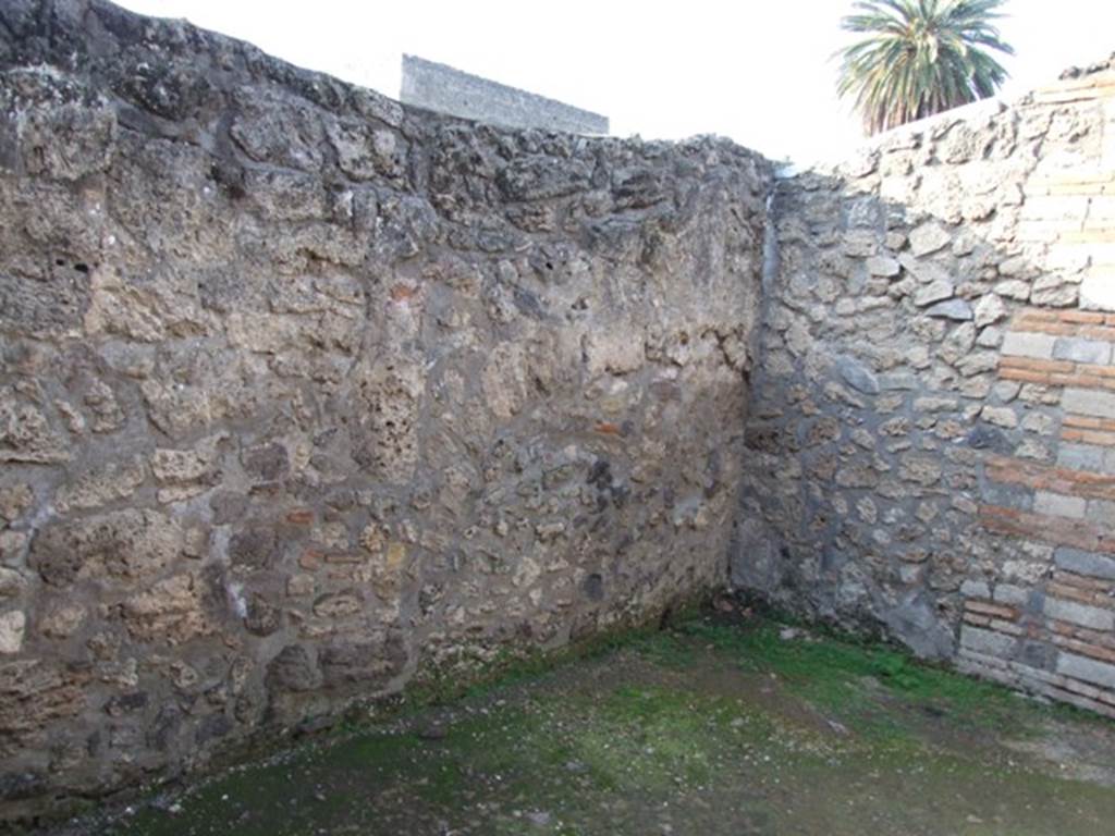 II.1.4 Pompeii. December 2007. North-west corner of middle room.