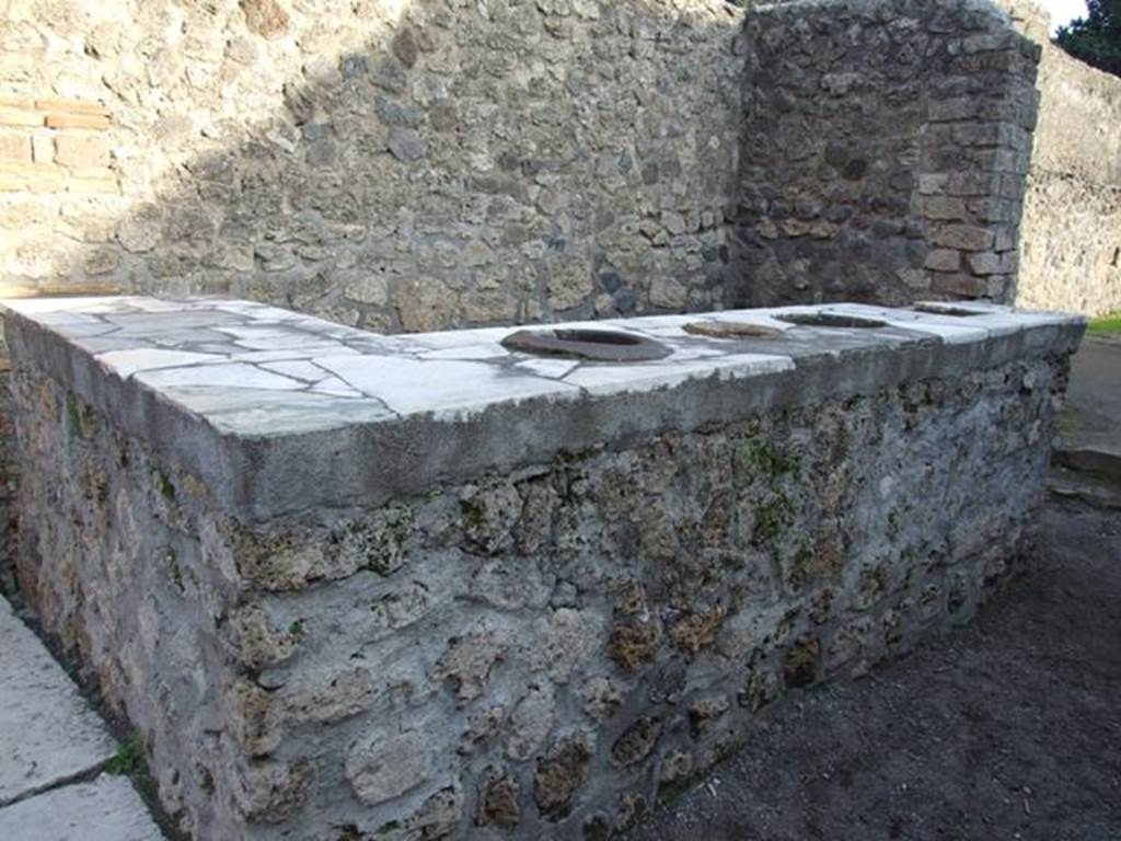 II.1.6 Pompeii. December 2007. Sales counter or podium, in bar-room.
According to Garcia y Garcia, the sales counter and the entire perimeter wall to the north-east of the insula were destroyed by the 1943 bombing.
See Garcia y Garcia, L., 2006. Danni di guerra a Pompei. Rome: L’Erma di Bretschneider. (p.41)
