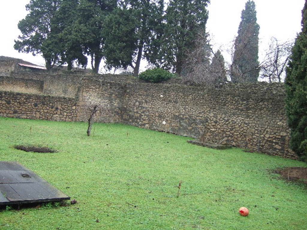 II.1.8 Pompeii. December 2005 Looking north-east across garden from doorway.