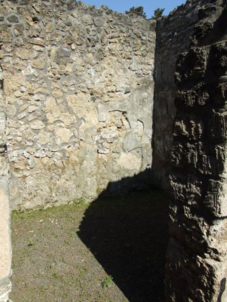 II.1.9 Pompeii. March 2009. Doorway to room 5, triclinium on north side of corridor.