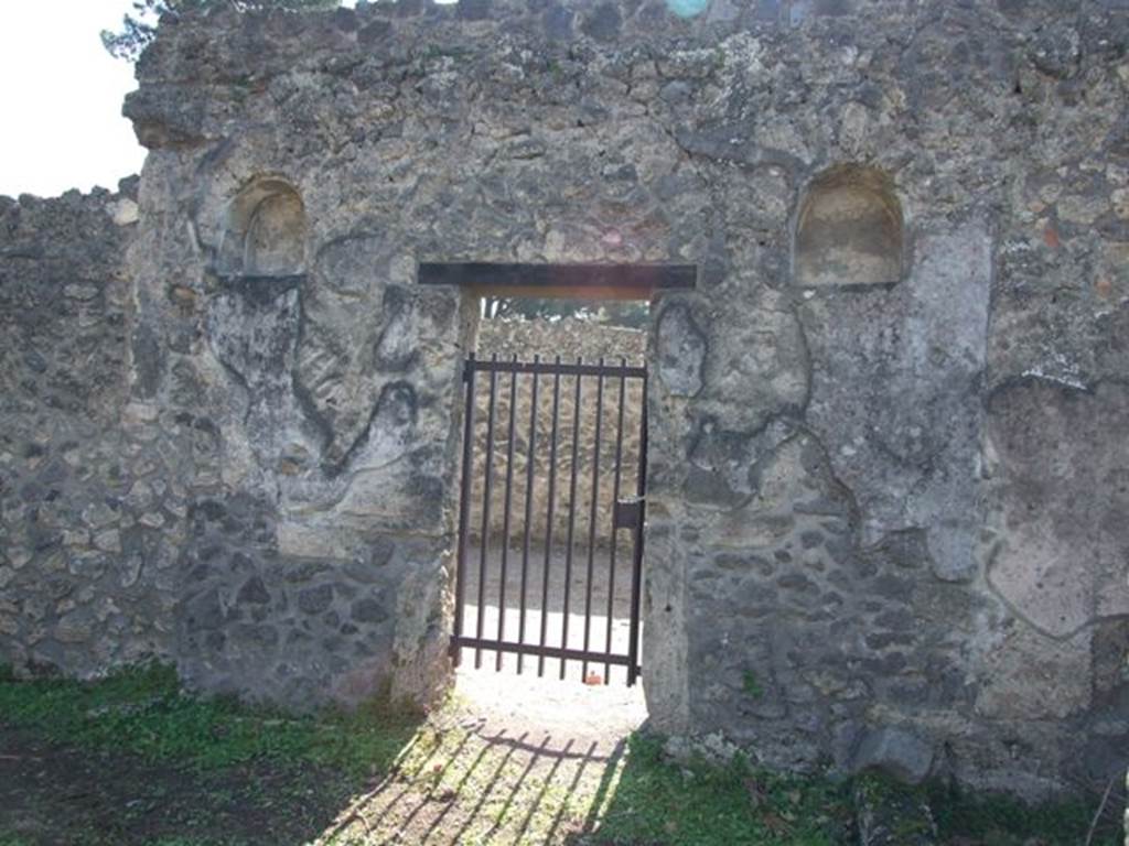 II.1.9 Pompeii. March 2009. Garden area, looking towards south wall, rear door at II.1.8, and two niches in upper wall.