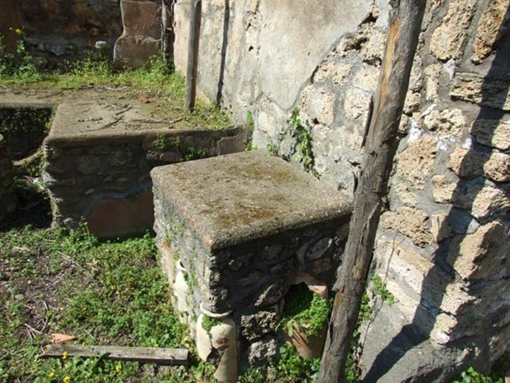 II.1.9 Pompeii. March 2009. Garden area, looking west at north side of triclinium and altar table made with jars.