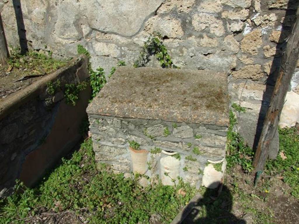 II.1.9 Pompeii.  March 2009.  Garden area.  Looking north at altar table, with jars.