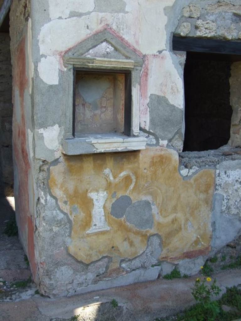 II.1.9 Pompeii.  March 2009.  Niche Lararium, with stucco altar and stucco serpent.