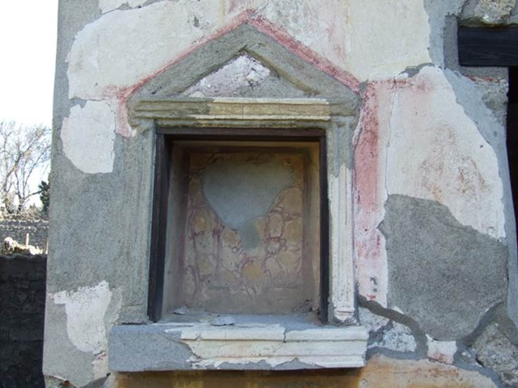 II.1.9 Pompeii.  March 2009.  Aedicula Niche Lararium.