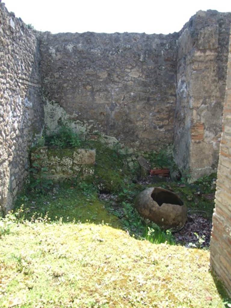 II.1.11 Pompeii.  March 2009.   2nd room on the south side of the walkway.  South east corner.