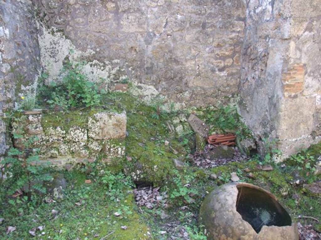 II.1.11 Pompeii.  March 2009.  2nd room on the south side of the walkway.  South east corner.