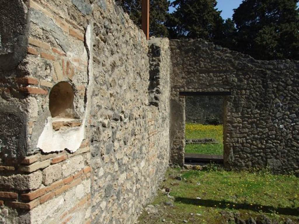 II.1.11 Pompeii.  March 2009.   North wall  of the 2nd room, with niche. Looking east to square garden area at the rear.