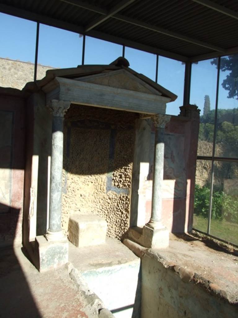 II.2.2 Pompeii. March 2009. Room “k”. Corinthian Aedicula.  