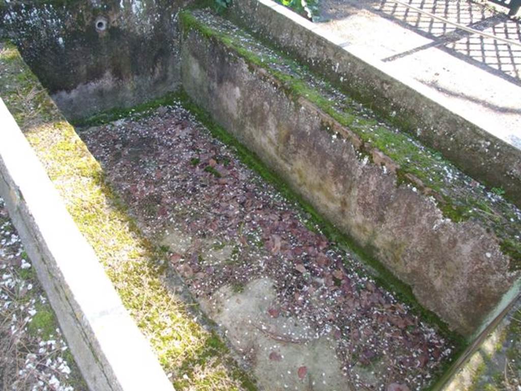 II.2.2 Pompeii. March 2009. Room “l”, pool in garden.