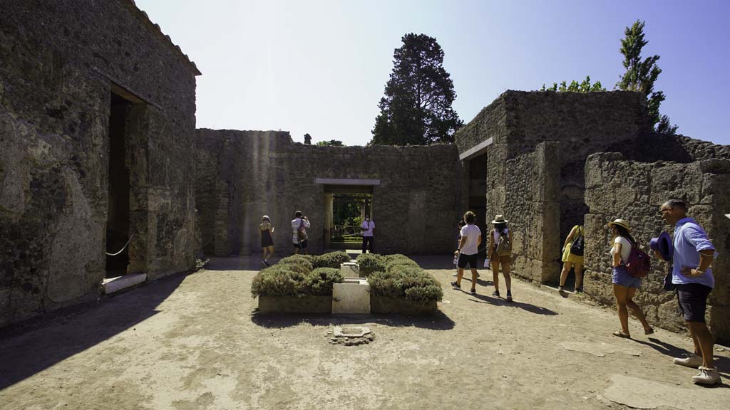 II.2.2 Pompeii. August 2021. Looking south across atrium 2, from entrance corridor 1. Photo courtesy of Robert Hanson.