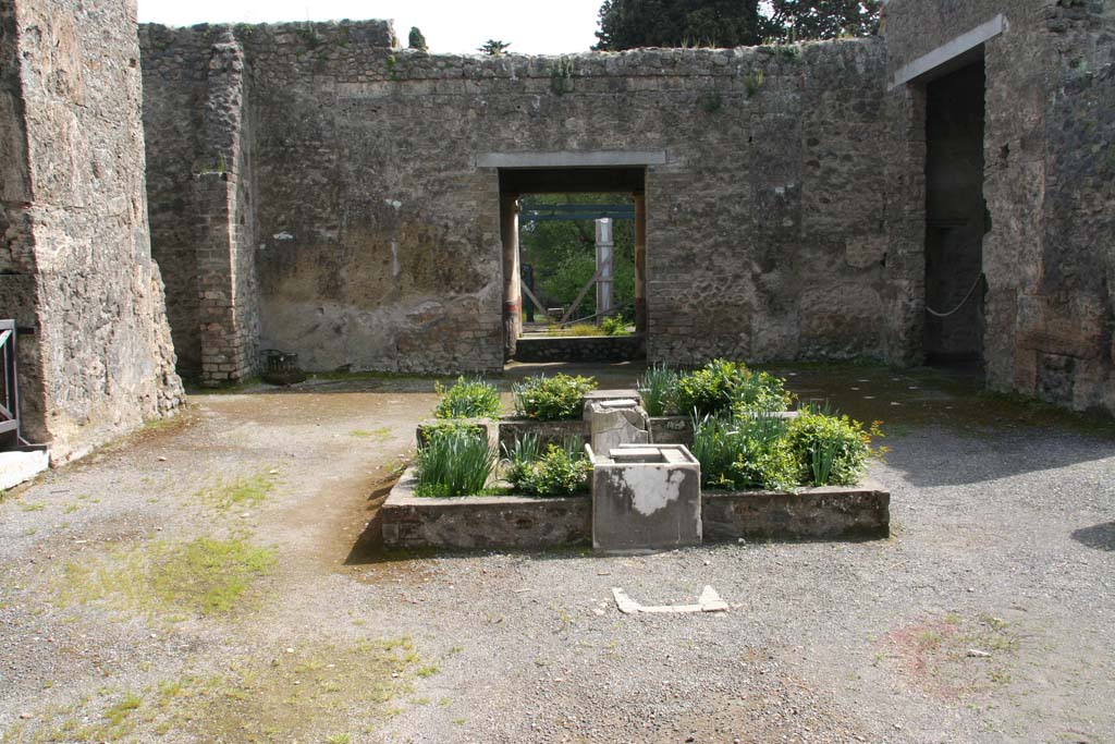 II.2.2 Pompeii. April 2013. Looking south across atrium 2, from entrance corridor 1. Photo courtesy of Klaus Heese.