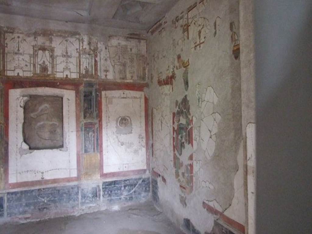 II.2.2 Pompeii. W.393. Room “f”, west wall.
According to Bragantini, on the right can be seen a medallion of a maenad with a glass cup.
See Bragantini, de Vos, Badoni, 1981. Pitture e Pavimenti di Pompei, Parte 1. Rome: ICCD. (p.216)
Photo by Tatiana Warscher. With kind permission of DAI Rome, whose copyright it remains. 
