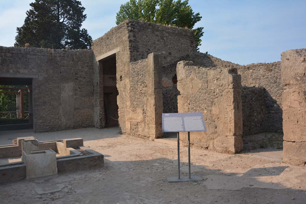 II.2.2 Pompeii. July 2017. Room 2, looking south-west across atrium.
Foto Annette Haug, ERC Grant 681269 DÉCOR.
