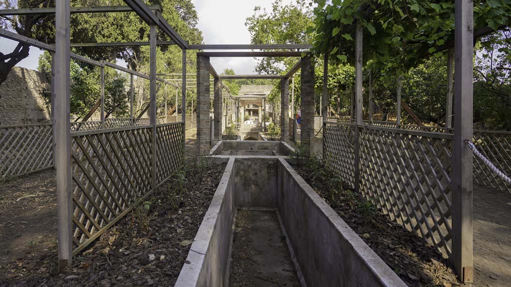 II.2.2 Pompeii. August 2021. Room “l”, garden, looking north. Photo courtesy of Robert Hanson.