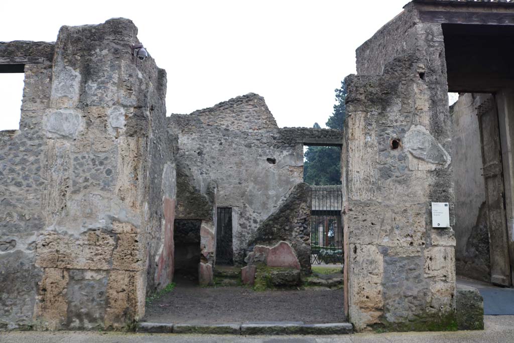 II.2.3 Pompeii. December 2018. Entrance doorway on south side of Via dellAbbondanza. Photo courtesy of Aude Durand. 