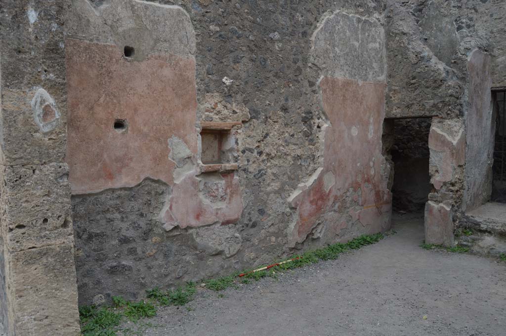 II.2.3 Pompeii. October 2017. Looking towards east wall with the outline of the sales counter below the plaster line, lower left. 
Foto Taylor Lauritsen, ERC Grant 681269 DCOR.
