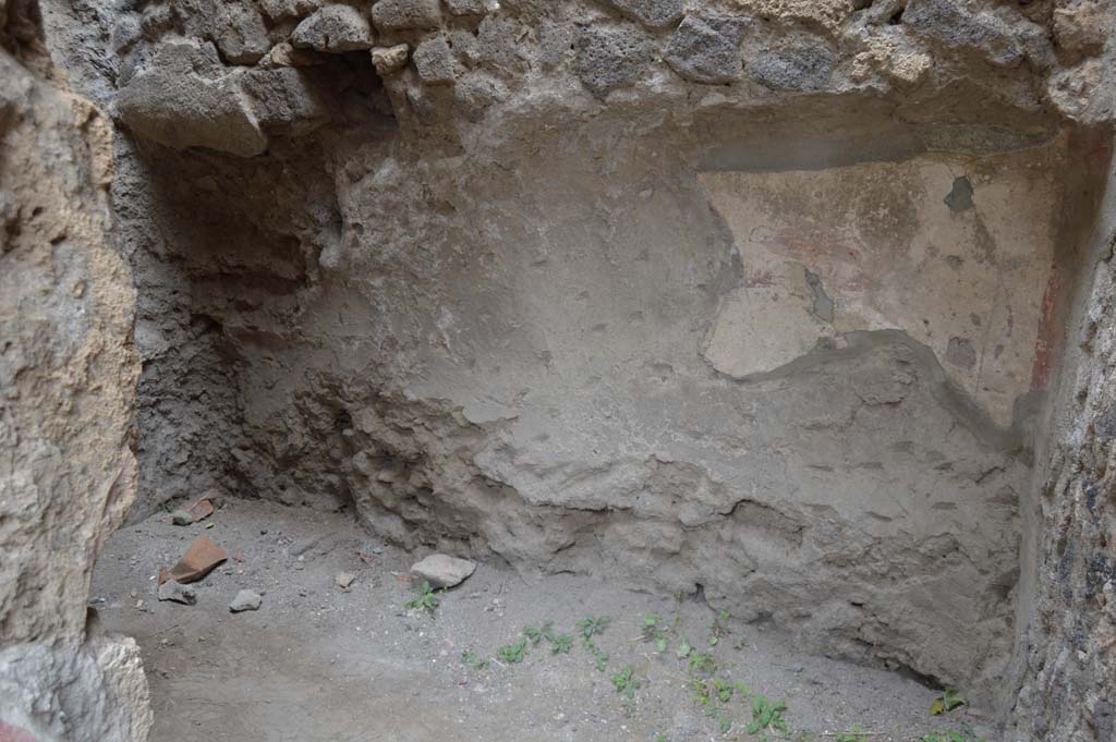 II.2.3 Pompeii. October 2017. Small cubiculum, looking towards bed recess set into south wall. 
Foto Taylor Lauritsen, ERC Grant 681269 DCOR.
