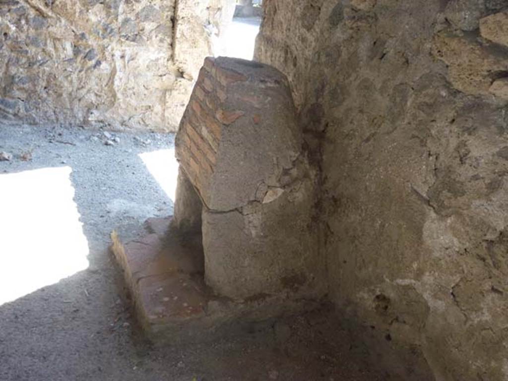 II.2.3 Pompeii. June 2012. Looking south from narrow doorway into room 3, of II.2.2. Photo courtesy of Michael Binns.
According to Spinazzola, this structure was a kiln (muffola) for the baking and glazing of small vases/pots.
See Spinazzola, V. Pompei, alla luce degli Scavi Nuovi di Via dellAbbondanza (Anni 1910-1923), Vol.1, (p.419, fig.483).


