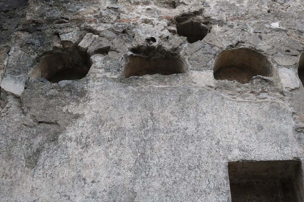 II.2.3 Pompeii. December 2018. Niches set into upper west wall at south end. Photo courtesy of Aude Durand. 