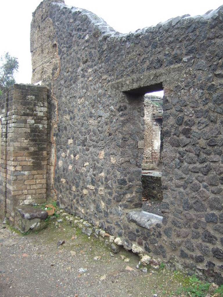 II.2.6 Pompeii. December 2005. Side entrance of bar at II.2.1.