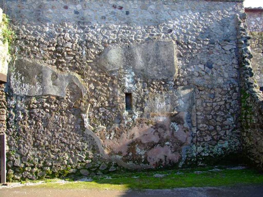 II.3.2 Pompeii. March 2009. South wall of workshop.