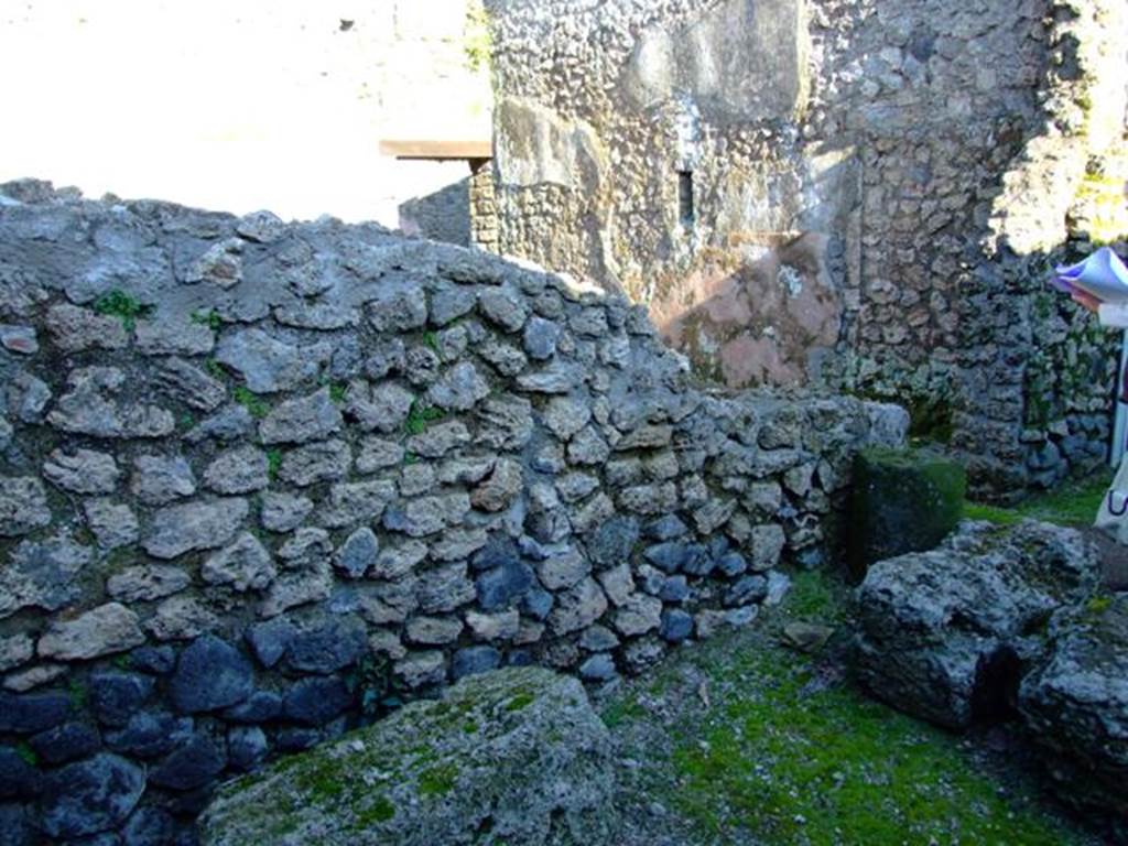 II.3.2 Pompeii. March 2009. East wall of Yard on west of workshop.