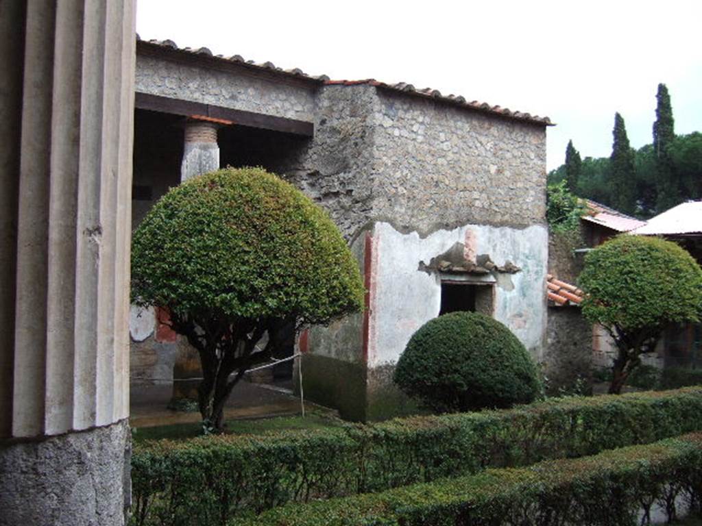 II.3.3 Pompeii.  Room 11, East side of Peristyle garden, from West Portico.