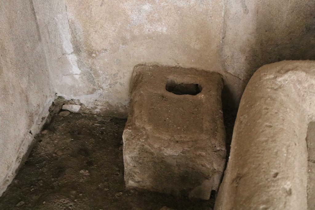 II.3.3 Pompeii. December 2018. Structure near east wall in sacellum. Photo courtesy of Aude Durand.