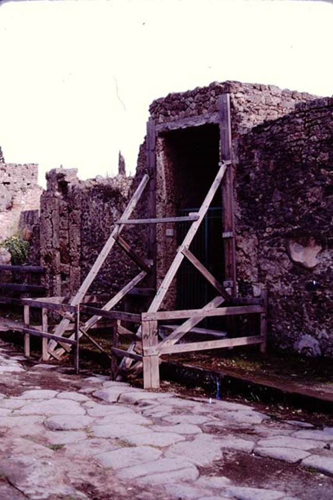 II.3.3 Pompeii. December 2018. Entrance doorway. Photo courtesy of Aude Durand.