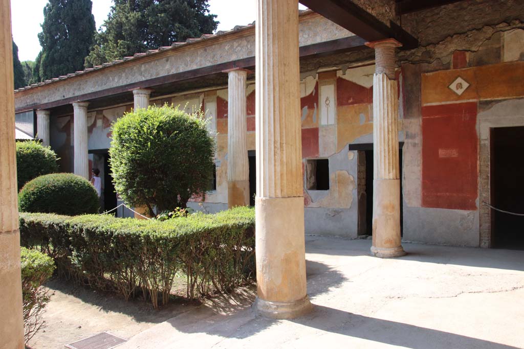 II.3.3 Pompeii. September 2017. Room 11, looking towards west portico, from north portico.
Photo courtesy of Klaus Heese.
