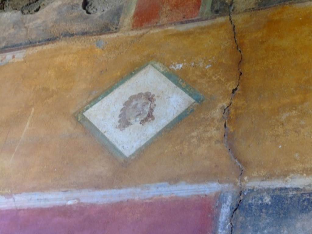 II.3.3 Pompeii. March 2009. Room 11, painted face on upper west wall of west portico, above doorway to room 12. 