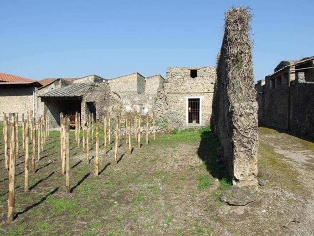 II.3.6 Pompeii.  March 2009.  Garden entrance.   Looking north.