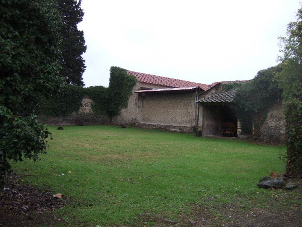 II.3.6 Pompeii. December 2005.  Looking north west across garden.
