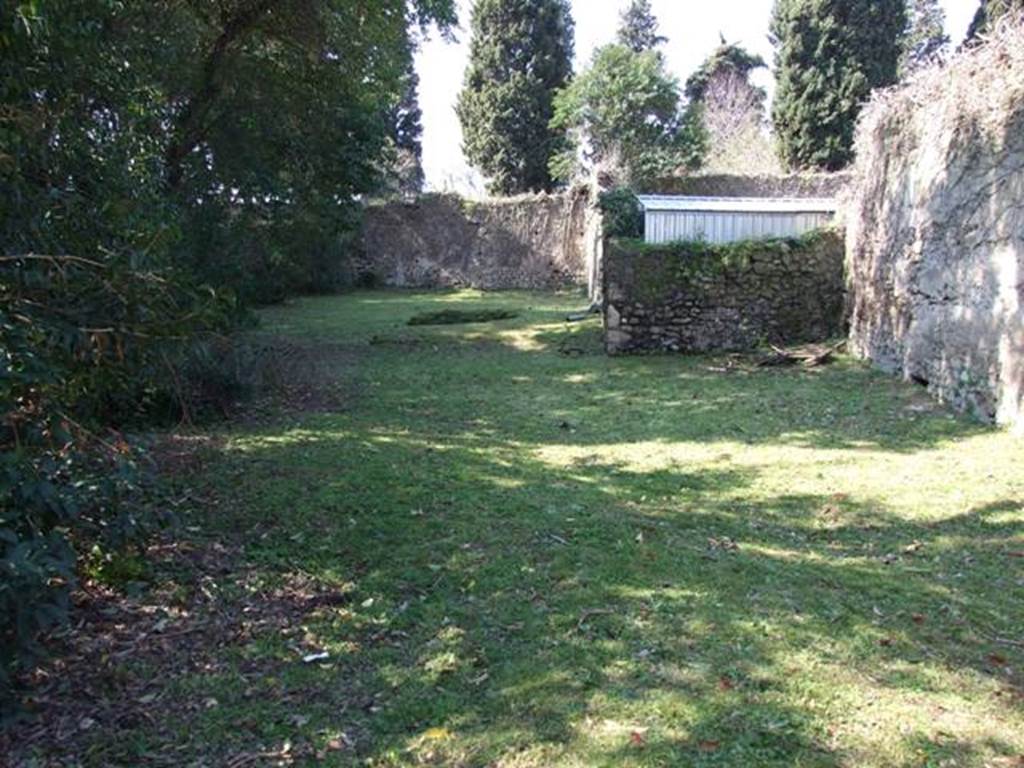 II.3.7 Pompeii.  March 2009.  Garden area, looking west.