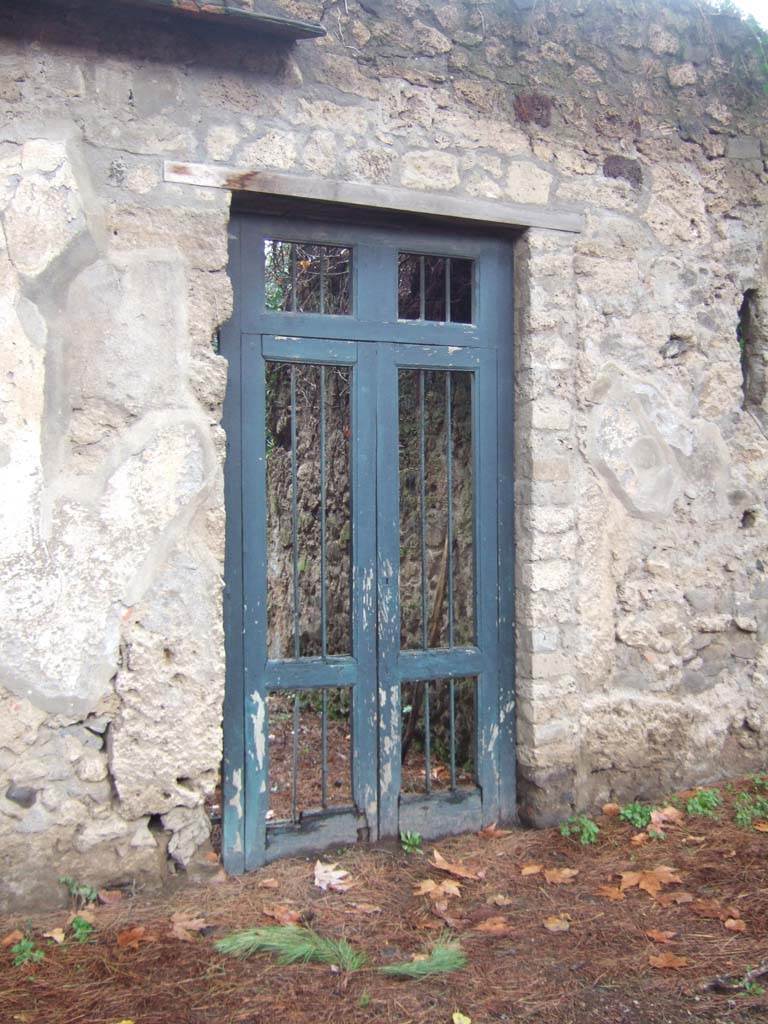 II.3.8 Pompeii. December 2005. Entrance.
According to Maiuri – “Officina di un vasaio.
Along the southern front of the insula VI (note: this would be the old number of present II.3) opens the prospectus of a low building covered in plaster and furnished with slits, with roof all around sloping onto the street, and here from the painted sign outside, would have been the workshop of a potter.”
See Notizie degli Scavi, 1939, (p.198).

According to Varone and Stefani, a graffito CIL IV 7571 was found on the west of the entrance doorway.
Graffito CIL IV 7570 was found on the east of the doorway.
See Varone, A. and Stefani, G., 2009. Titulorum Pictorum Pompeianorum, Rome: L’erma di Bretschneider, (p.208)

According to Epigraphik-Datenbank Clauss/Slaby (See www.manfredclauss.de) these read as:

Photus    [CIL IV 7571]

Paquium  II vir(um)
[…]  Nicanor cupit    [CIL IV 7570]

According to Della Corte, he thought the unknown owner or potter of this pottery, must have been named Nicanor.
This was due to the electoral recommendation, CIL IV 7570, painted in red near to the entrance of the atrium. 
Two other electoral recommendations, painted in black, were also found nearby, these were
Nor. Nica (rogat)
Nor [Nica] fac     [these were unedited]
See Della Corte, M., 1965.  Case ed Abitanti di Pompei. Napoli: Fausto Fiorentino. (p.387-8).
