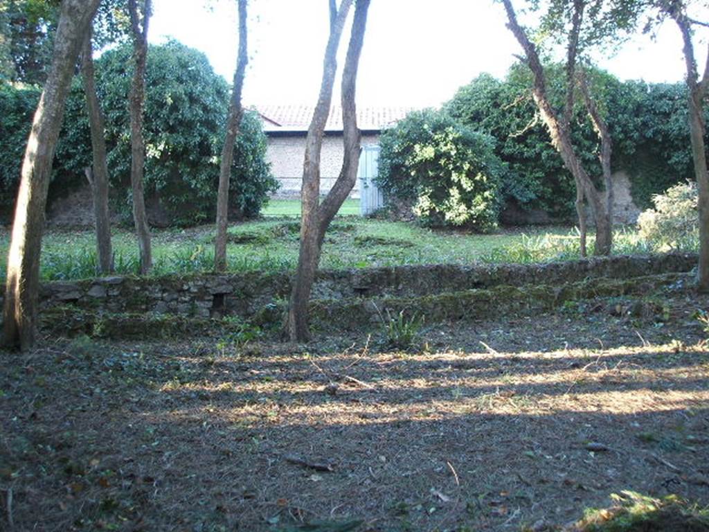 II.3.9 Pompeii.  December 2004.  Course of Sarno Canal, in foreground, Triclinium at rear.