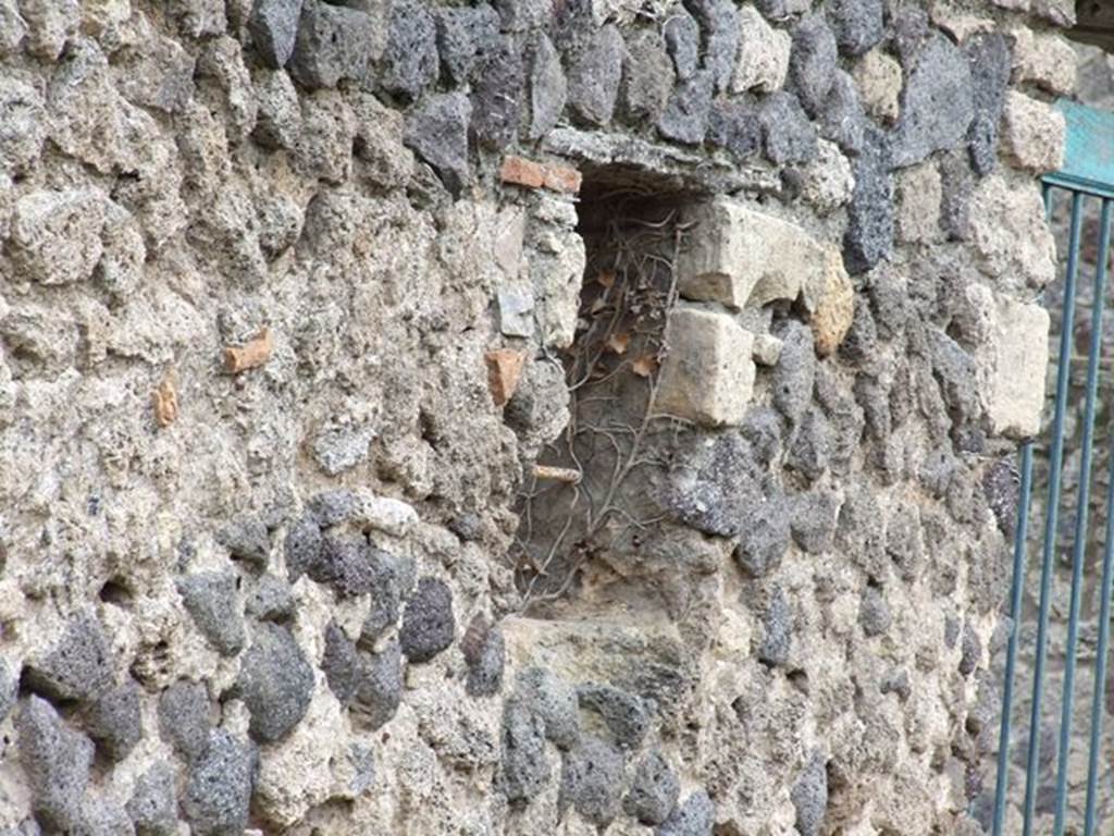 II.4.1 Pompeii. December 2006. Detail of window in the side wall of shop.