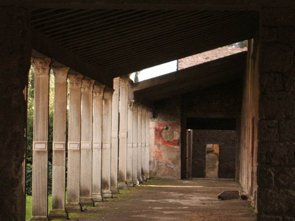 II.4.3 Pompeii. December 2006. Looking south along west portico, towards rooms at II.4.10.