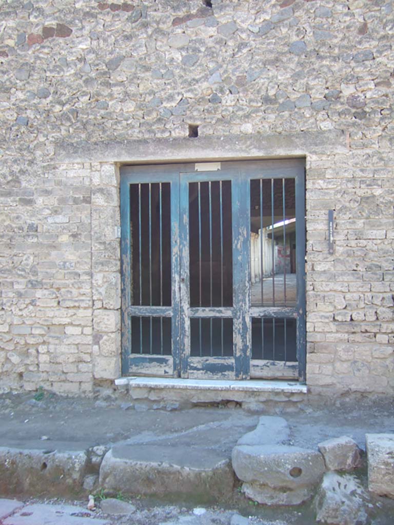 II.4.3 Pompeii. September 2005. Entrance doorway.    