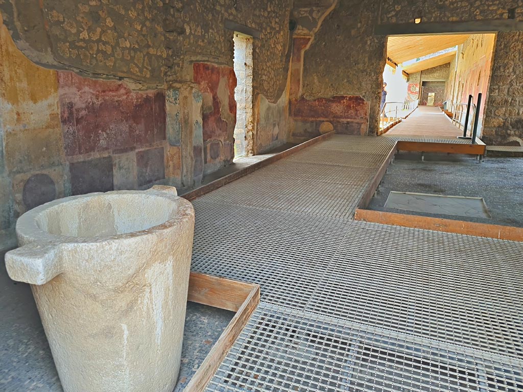 II.4.3 Pompeii. March 2024.  
Looking through entrance doorway, across atrium towards west portico. Photo courtesy of Giuseppe Ciaramella.
