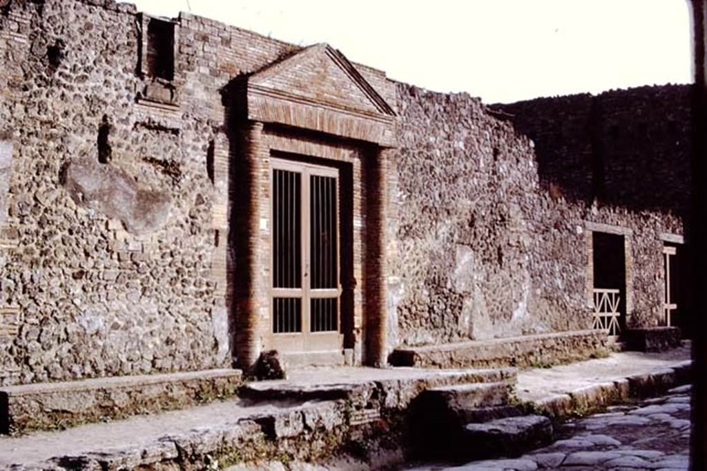 II.4.6 Pompeii. 1972. Looking towards entrances of II.4.6, centre, and  II.4.5 and II.4.4.  Photo by Stanley A. Jashemski. 
Source: The Wilhelmina and Stanley A. Jashemski archive in the University of Maryland Library, Special Collections (See collection page) and made available under the Creative Commons Attribution-Non Commercial License v.4. See Licence and use details. J72f0511
