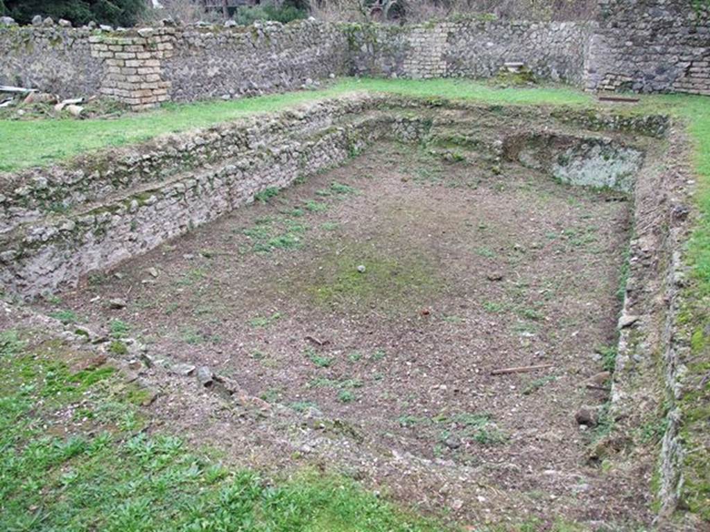 II.4.6 Pompeii. December 2006. Swimming pool. According to Jashemski, the garden area had an outdoor swimming pool (8.50 x 4.50m: 1.50m deep).
Steps led into the pool on both the north and south sides.  See Jashemski, W. F., 1993. The Gardens of Pompeii, Volume II: Appendices. New York: Caratzas. (p.88 & Fig 100)
