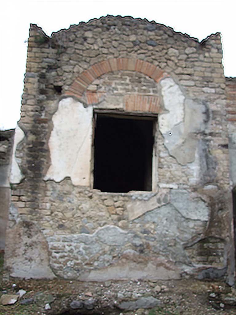 II.4.6 Pompeii. December 2006. 
Looking north towards a window of the baths’ area on the west side of the latrine.  
