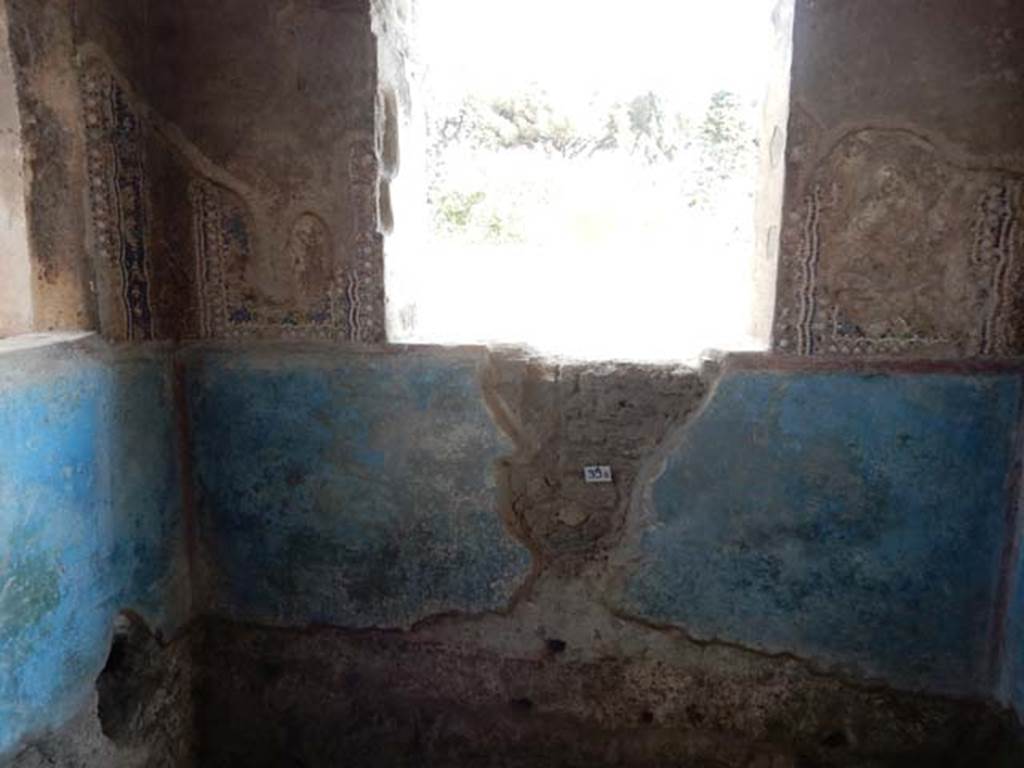 II.4.6 Pompeii. May 2017. South wall of basin/pool in Frigidarium/apodyterium.
Photo courtesy of Buzz Ferebee.
