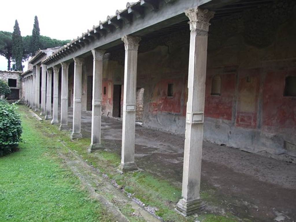 II.4.6 Pompeii. December 2006.  Portico looking south