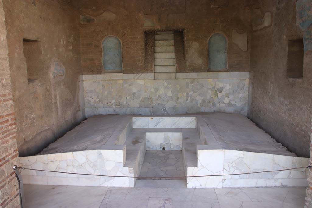 II.4.6 Pompeii. September 2019. Looking west into summer triclinium. Photo courtesy of Klaus Heese. 