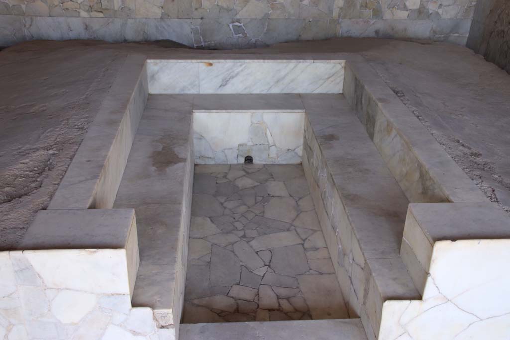 II.4.6 Pompeii. September 2019. Detail of the marble-covered masonry triclinium. Photo courtesy of Klaus Heese.