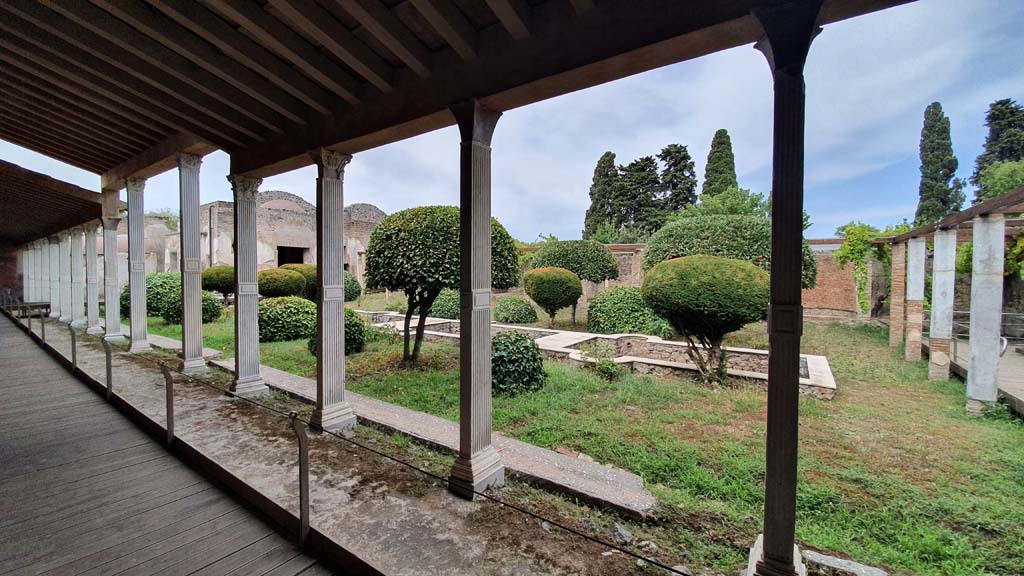 II.4.6 Pompeii. August 2021. Looking north-east across garden area from west portico.
Foto Annette Haug, ERC Grant 681269 DÉCOR.
