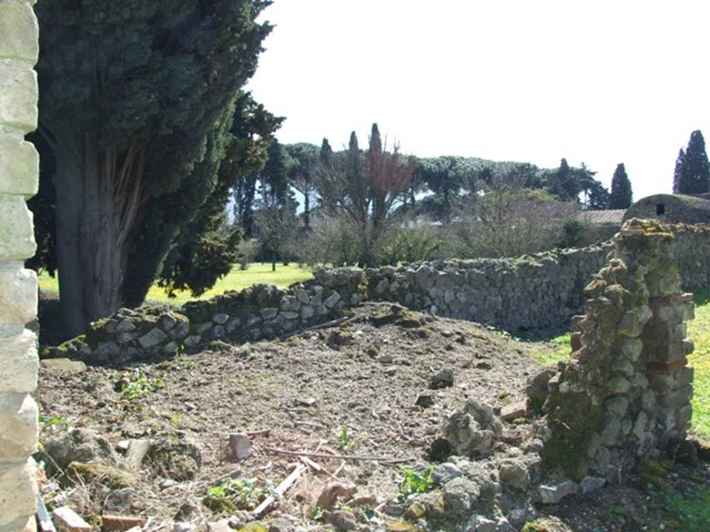 II.4.8 Pompeii.  March 2009.  Small room or stall to south of entrance. 